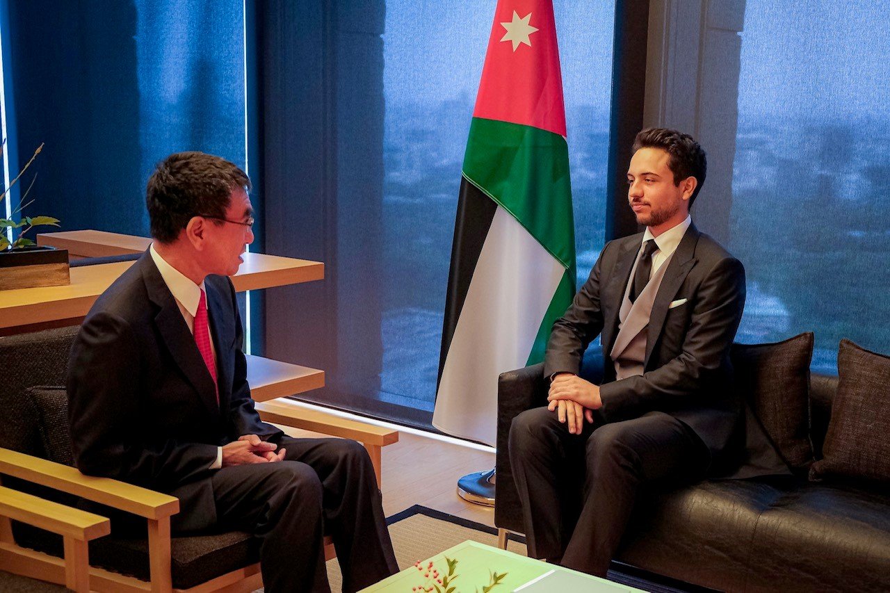 ولي العهد يلتقي وزير الدفاع الياباني