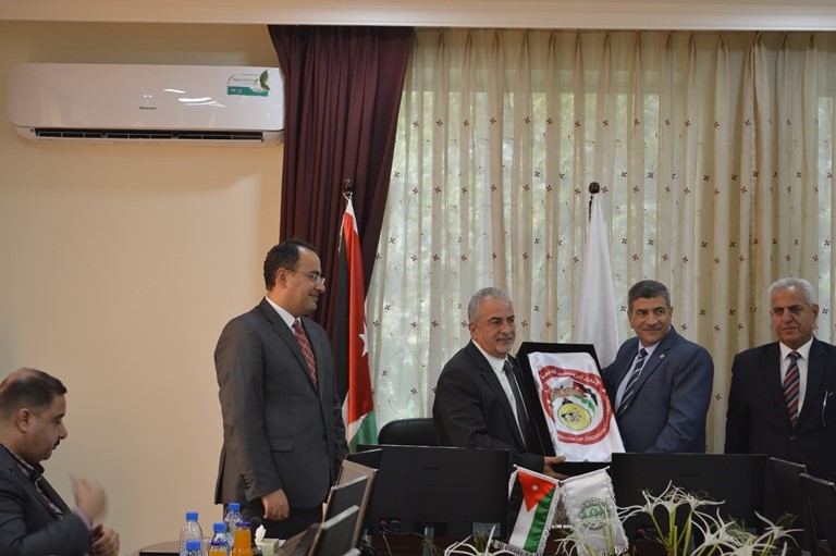 جامعة عمان الأهلية تتسلم راية الأتحاد