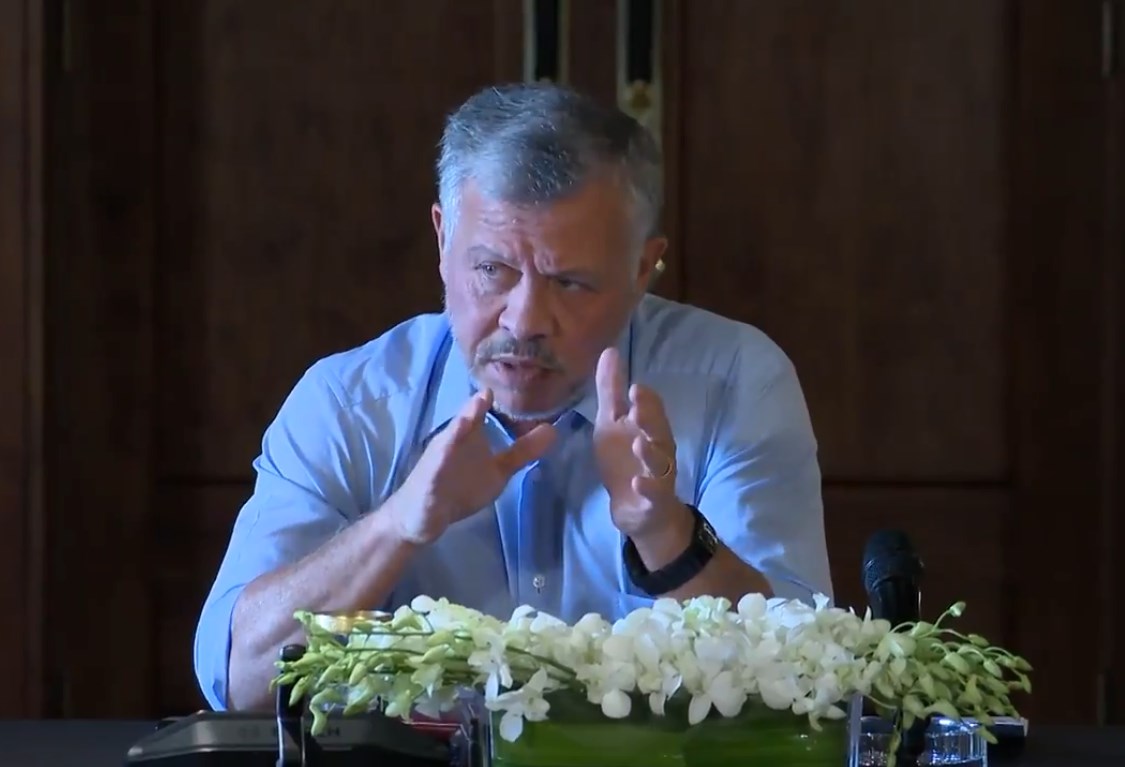 الملك يشدد على التعامل مع الظروف