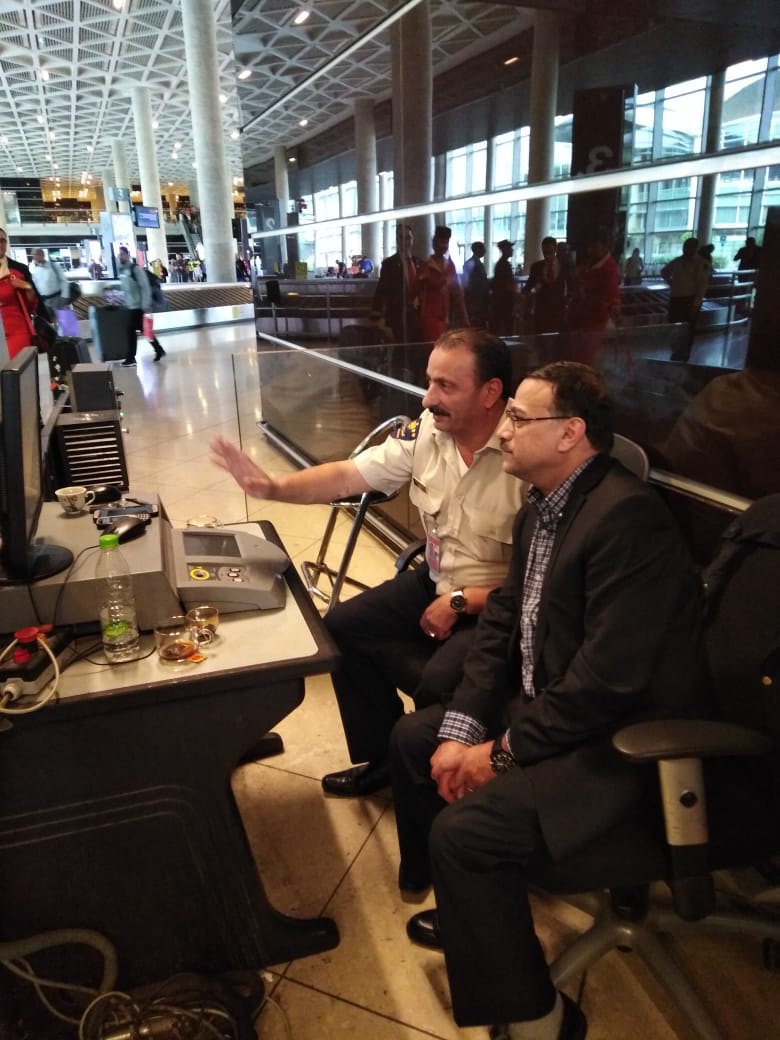 كناكرية في جولة بـ «جمرك المطار»..