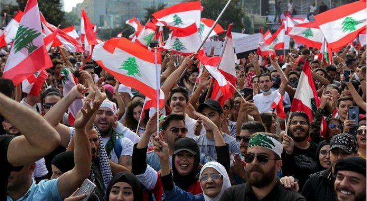 بعد فراق 11 عاما.. لبنانية تلتقي