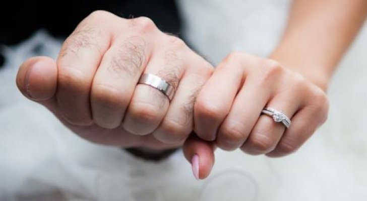 الإمارات تطلق ’رحلة الزواج‘ للتيسير على