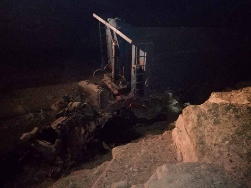 وفاة بتدهور تريلا في معان (صور)