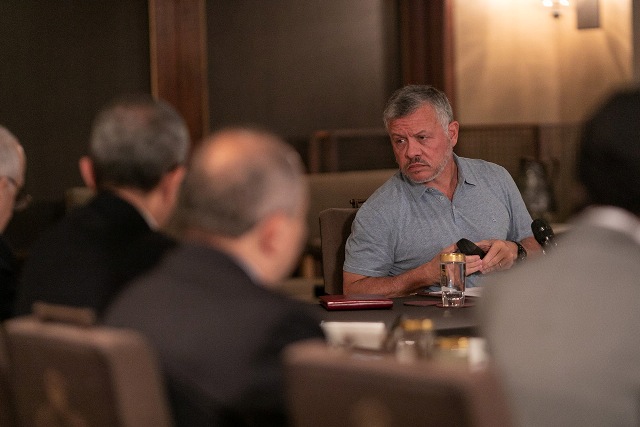 الملك: وضّحوا الإيجابيات أمام المواطنين