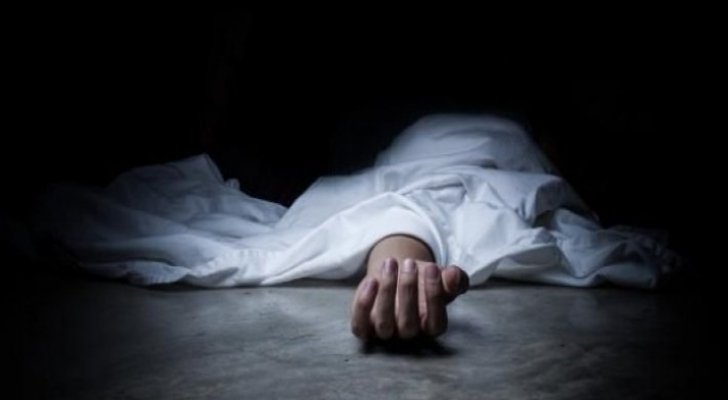 شاب يفصل رأس والدته عن جسدها