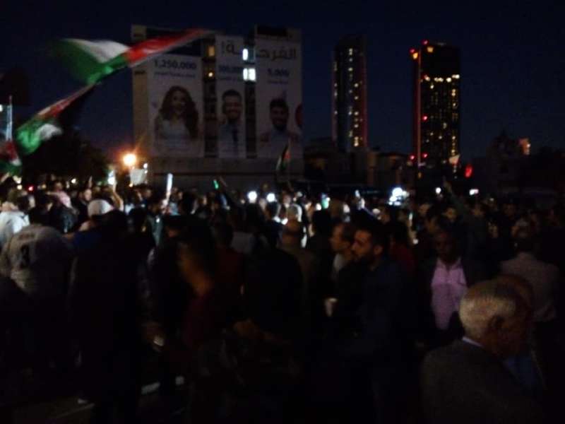 أردنيون يعتصمون على الدوار الرابع وسط