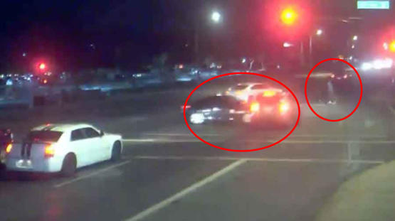 اصطدام سيارتين ينقذ عائلة من الموت