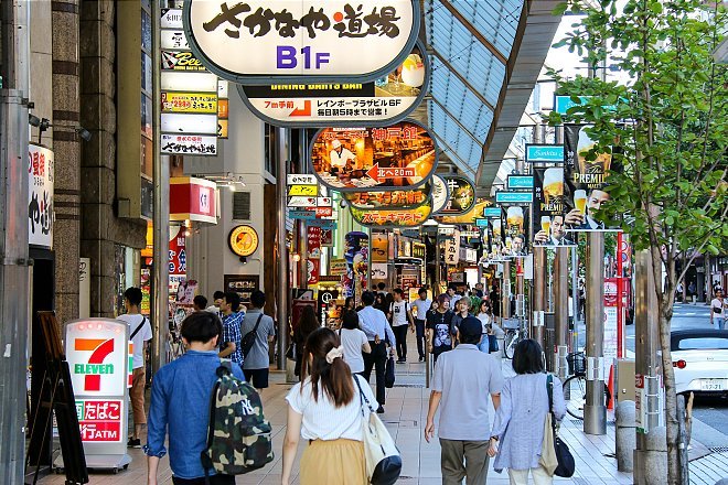 استقالة وزير ياباني لتبرعه بـ 180