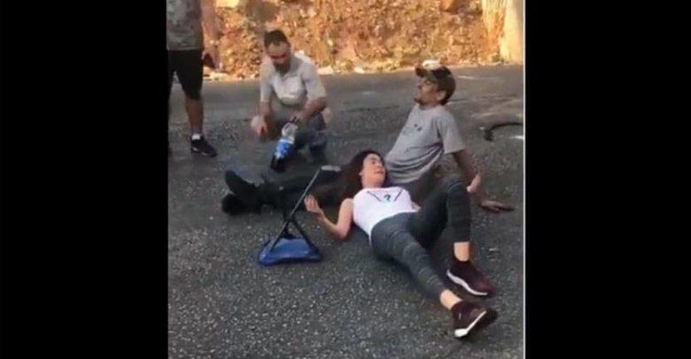 نادين الراسي تفترش الأرض بين المعتصمين