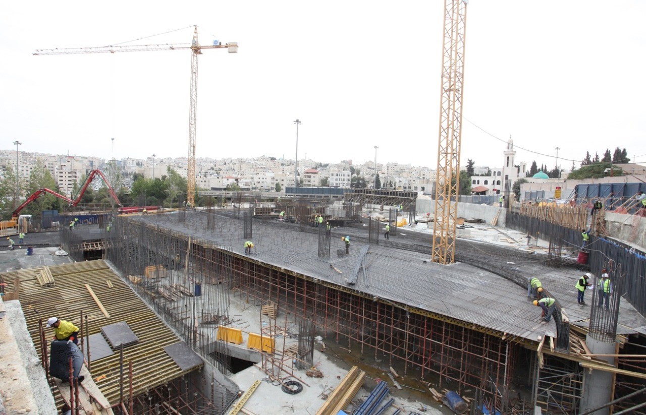 بالصور.. إنجاز التسوية بمحطة الباص السريع