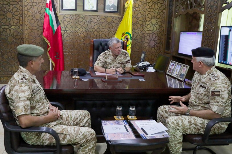 الملك يزور قيادة المنطقة العسكرية الشرقية