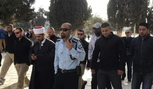 الاحتلال يعتقل إمام المسجد الاقصى