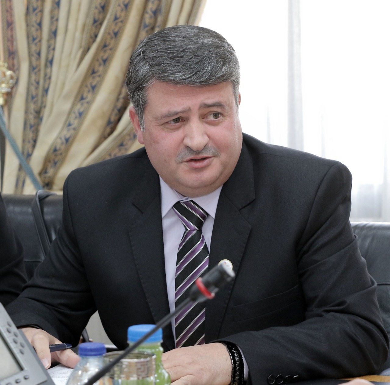 العزام يكتب: هيئة لمكافحة الواسطة والمحسوبية