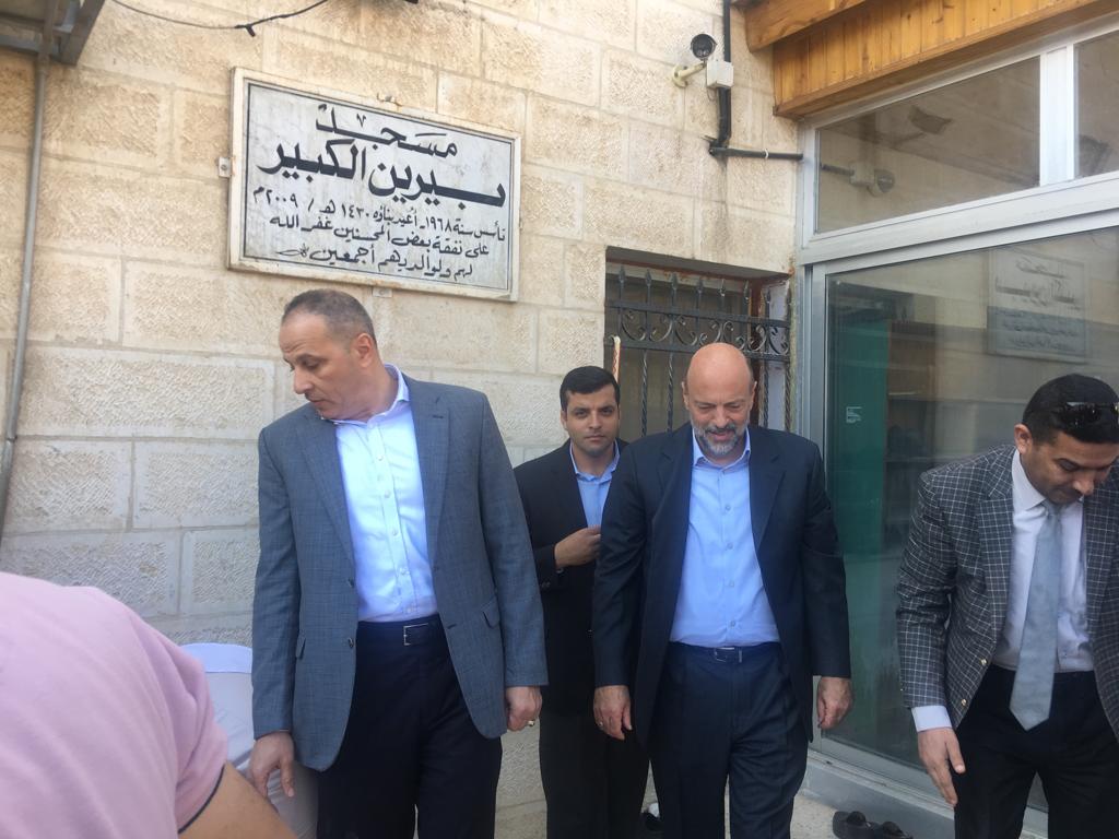 الرزاز يشارك في تشييع جثمان شقيق