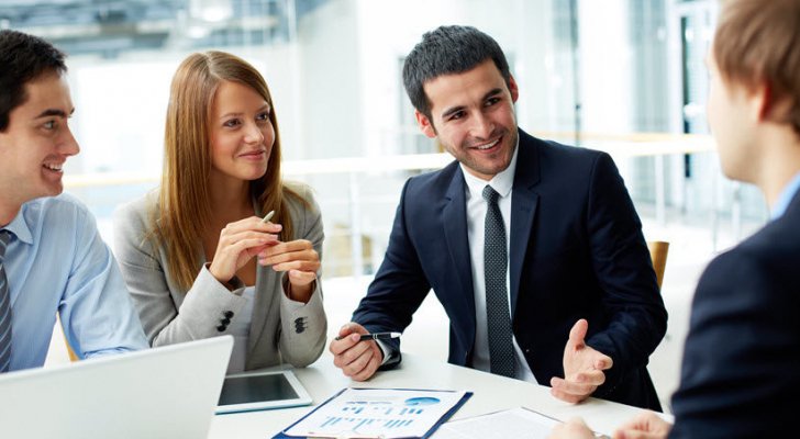 دراسة: الرجال ثرثارون وينشرون الشائعات عن