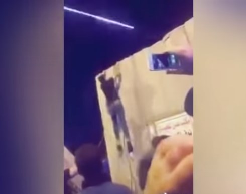 بالفيديو.. ثانية واحدة تنقذ متظاهرا عراقيّا