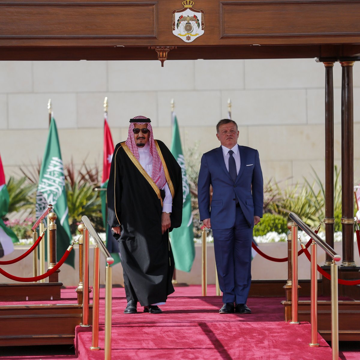 شاهد استقبال الملك لخادم الحرمين الشريفين