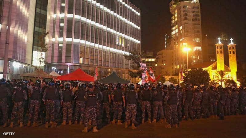 لبنان.. قطع الطرق مستمر رغم محاولات