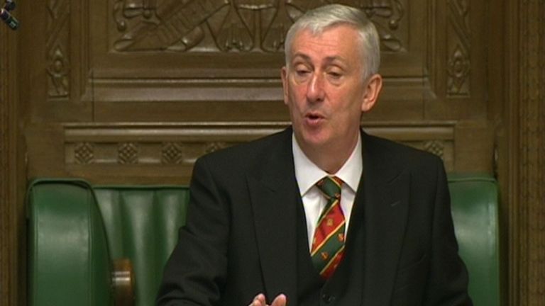 انتخاب المعارض لندسي هويل رئيسا لمجلس