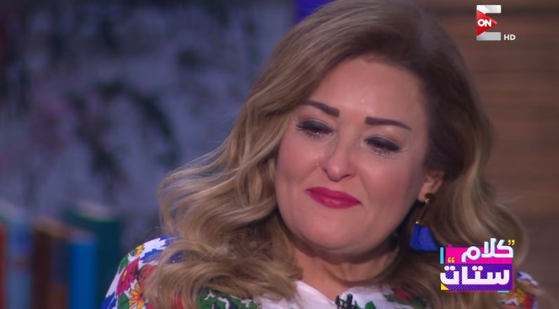 بالفيديو.. . فنانة مصرية تنهار في