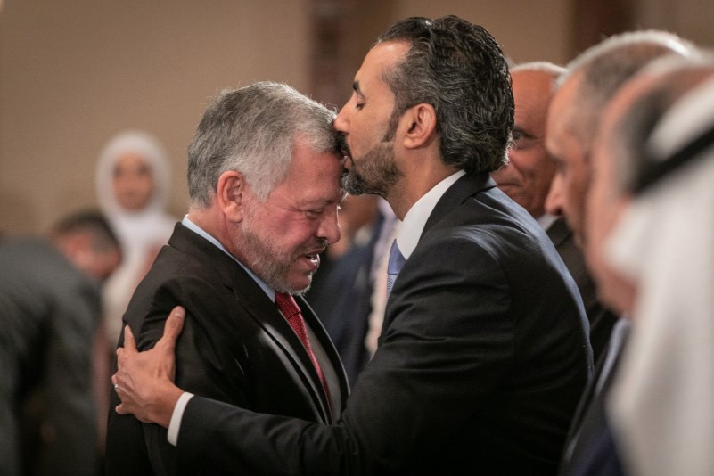 الملك يلتقي وجهاء وممثلي عشائر العجارمة