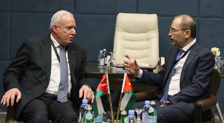 الصفدي يلتقي نظيره الفلسطيني على هامش