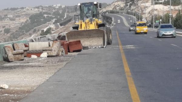 بالصور.. . إزالة أكشاك شارع الستين