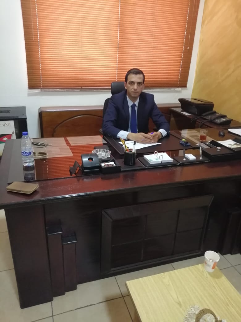 عقلة الطاهات يهنئ ابن شقيقته