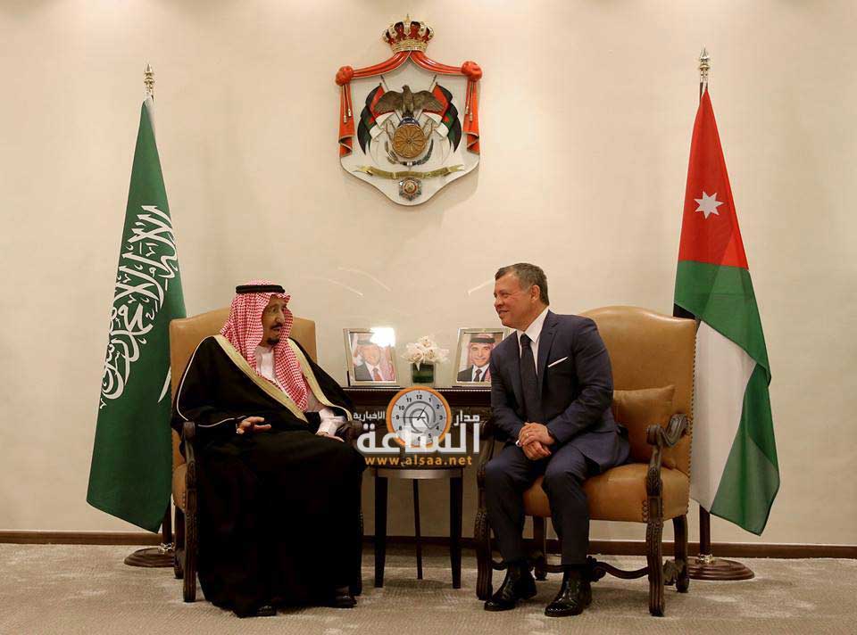 الملك وخادم الحرمين يشهدان توقيع اتفاقيات