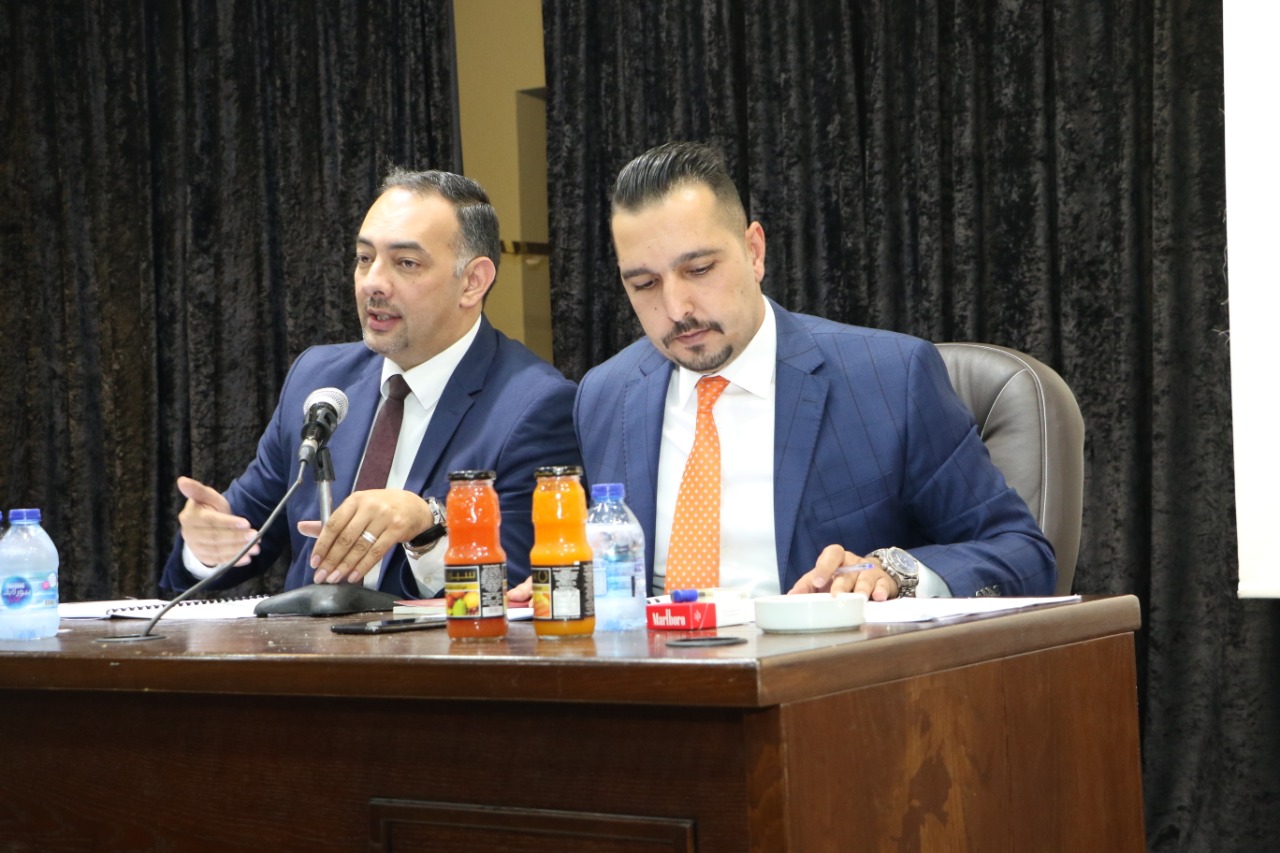 علي الحنيطي يناقش بحث إجازة مهنة