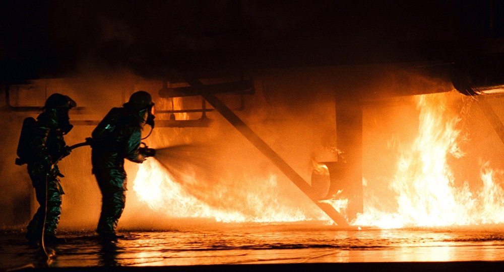 إخماد حريق في طائرة أوكرانية بمطار