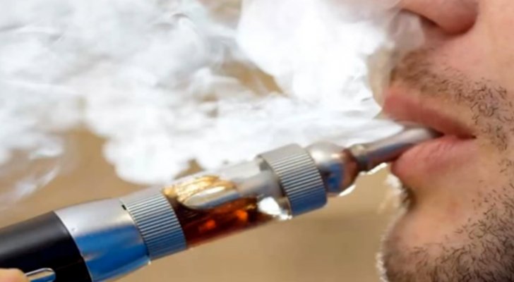 اكتشاف السبب المحتمل لوفيات السجائر الالكترونية