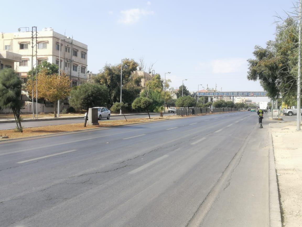 تحضيرا لمرور الموكب الاحمر للملك (صور)