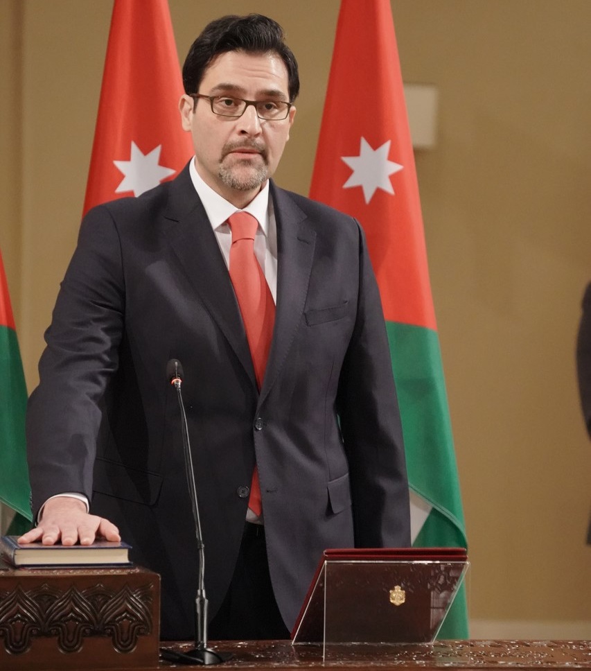 من ألقى القبض على الحكومة متلبسة