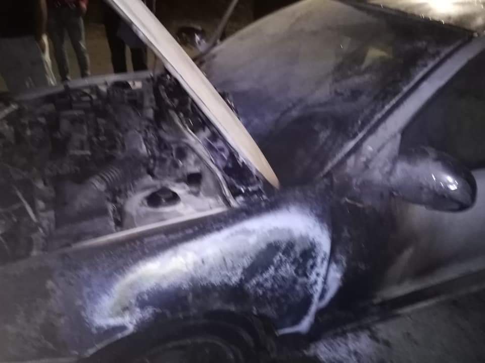 إضرام النار في مركبة مدير عمل