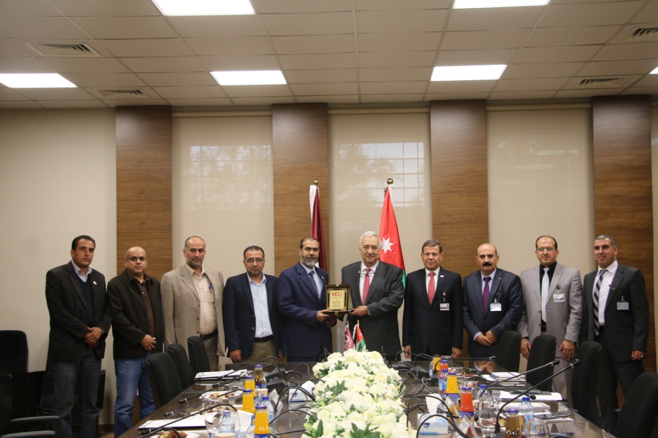 «الشرق الأوسط» ونقابة المعلمين تتفقان على