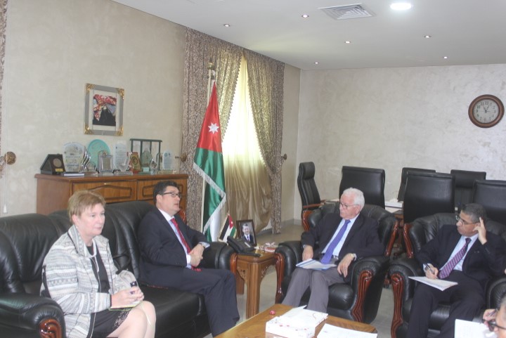 الوزير توق يلتقي السفير الهنغاري في