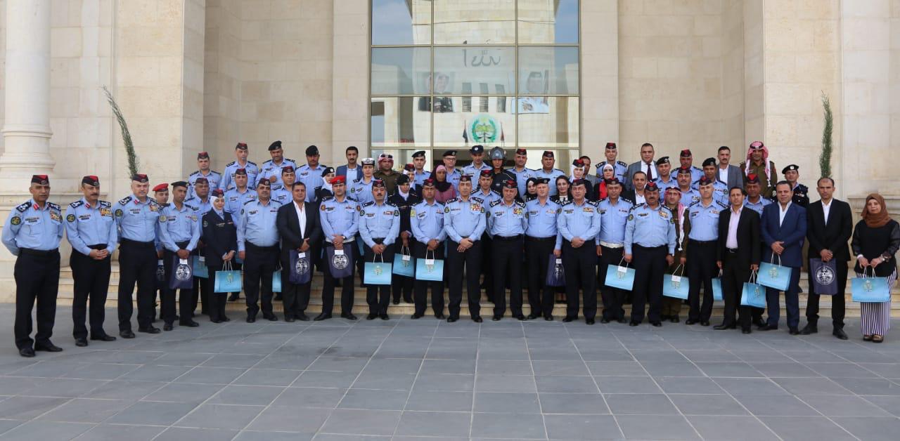 الحمود يرعى حفل توزيع جوائز التميز