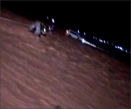 شاهدوا.. الأمن ينقذ شخصين جرفت مركبتهما