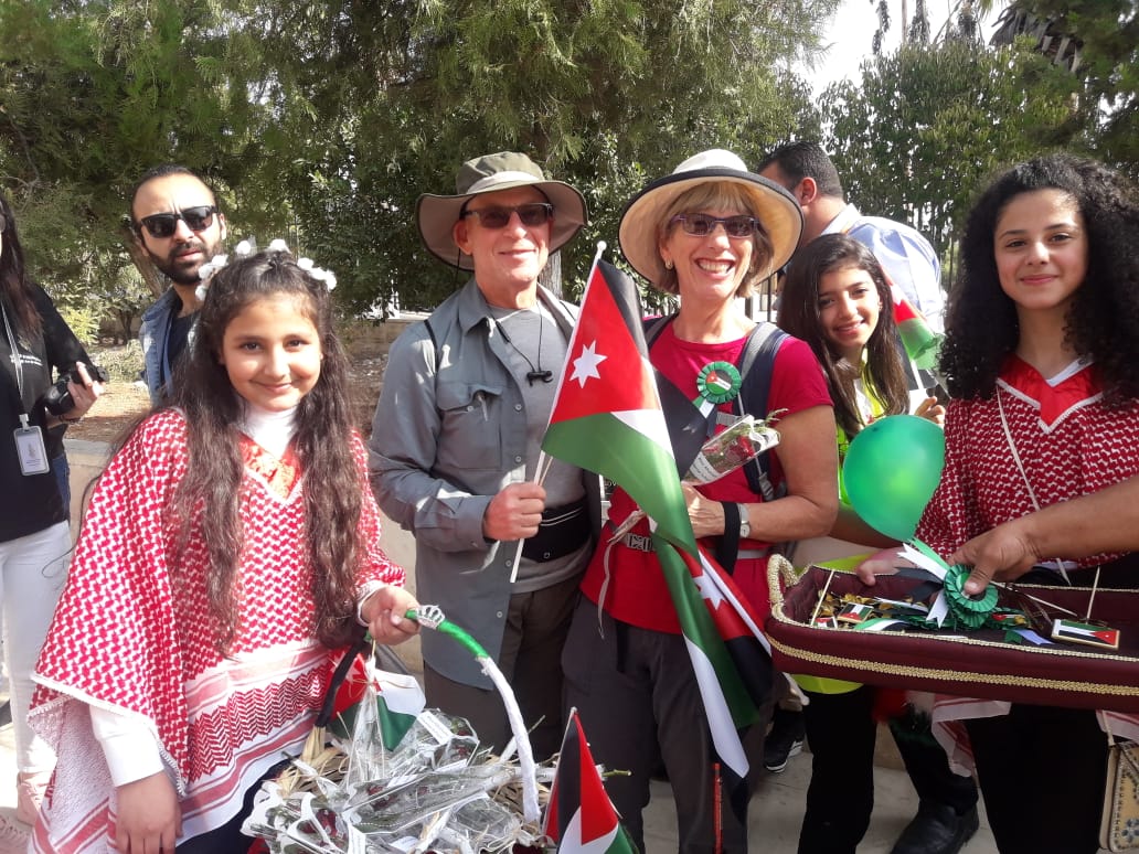 هدايا وبطاقات محبة أردنية إلى السياح