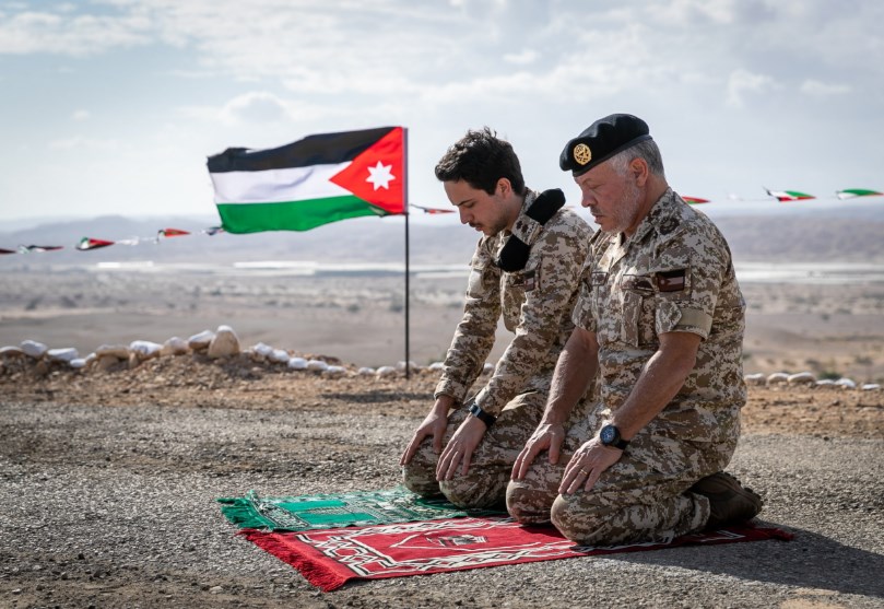 الملك وولي العهد يزوران الغمر (صور)