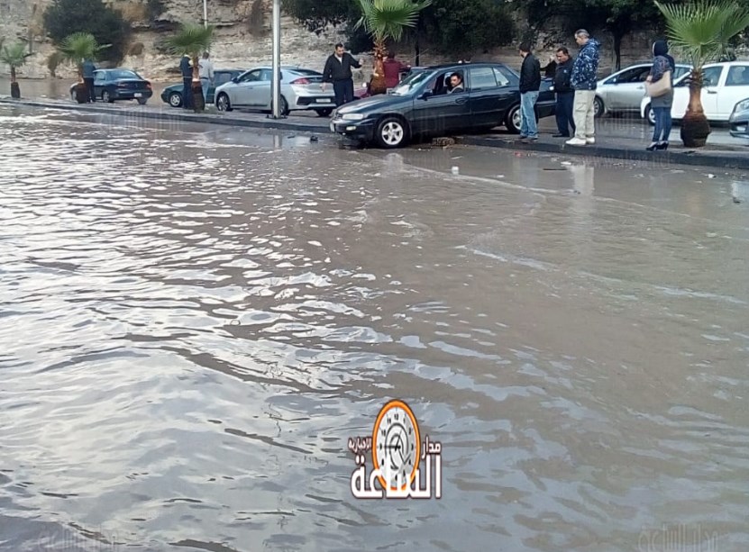 شارع المحطة القديم يغرق بالمياه (صور)