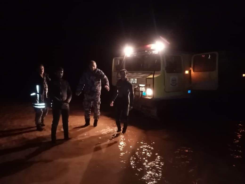 إنقاذ 16 شخصا حاصرتهم مياه الأمطار