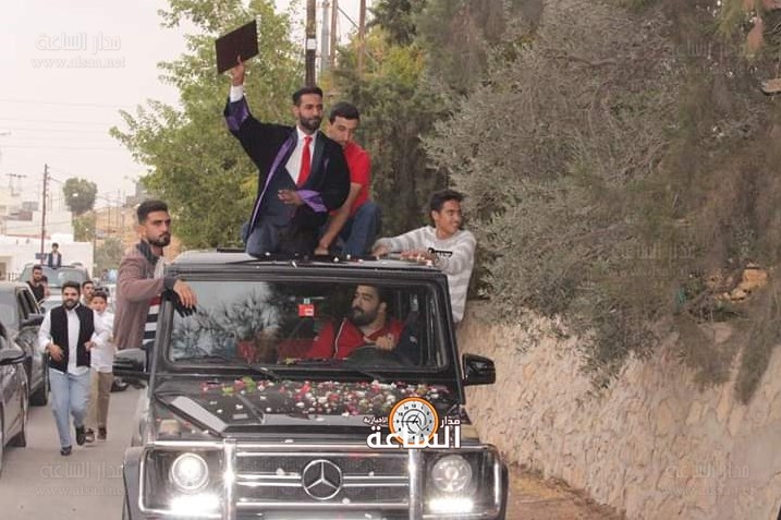 شباب قبيلة عباد يحتفلون بتخرج الدكتور