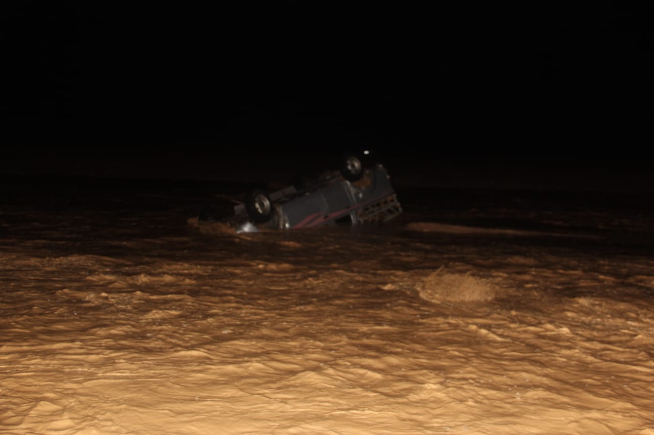 انقاذ 4 اشخاص حاصرتهم المياه داخل