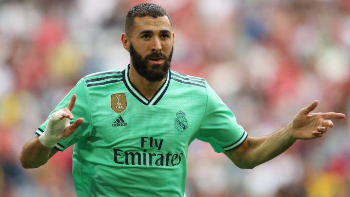 بنزيما يرد بقوة على رئيس الاتحاد