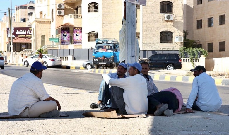 العمل: تمديد فترة توفيق وقوننة اوضاع