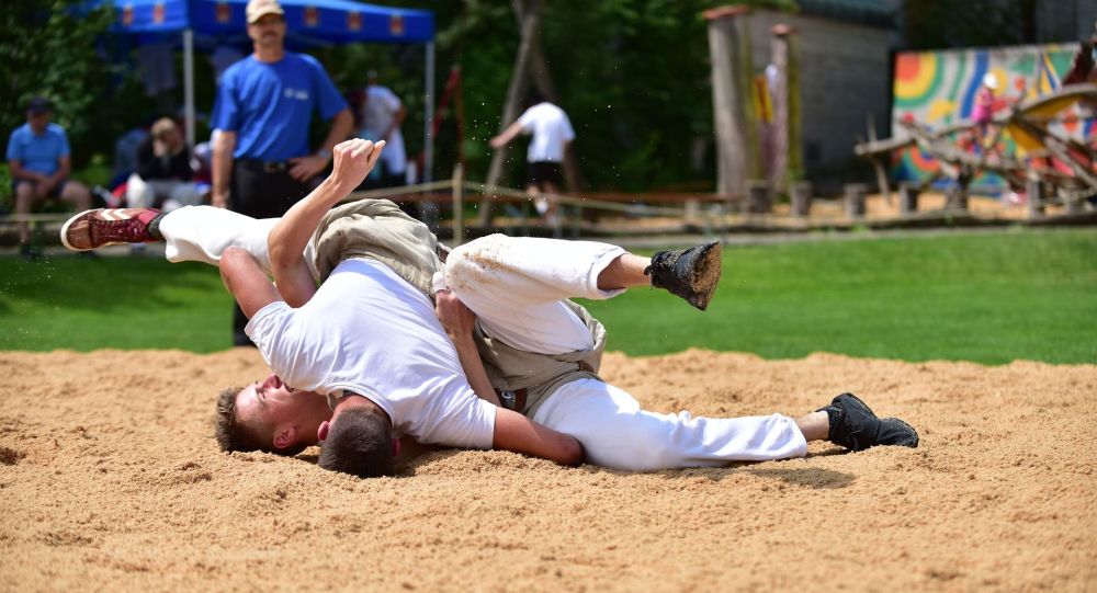 بالفيديو.. . ركلة «هوائية» من مصارع
