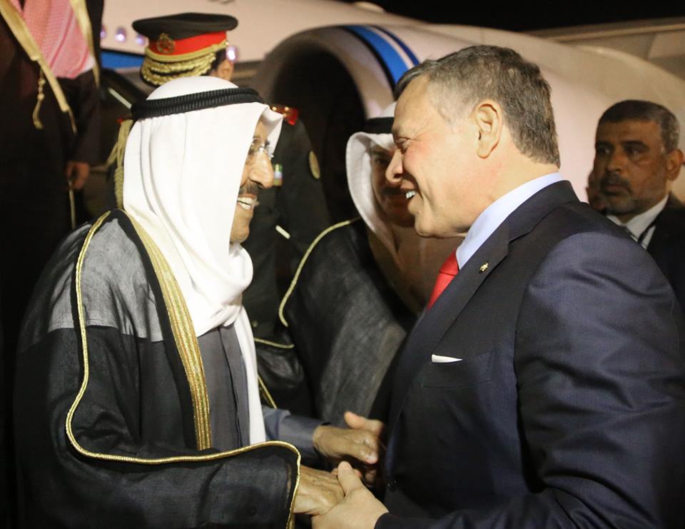 الملك يستقبل الشيخ صباح .. (فيديو)