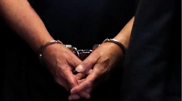 من يحاول اطفاء عيني فاطمة” مرة